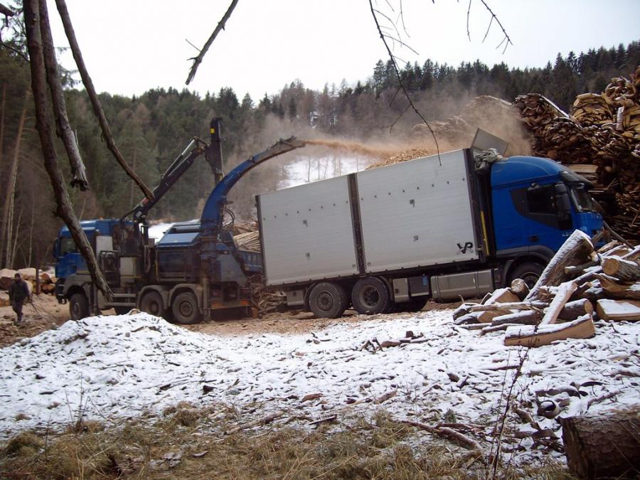 Häckseln am Lagerplatz